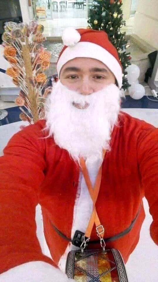 Noel Baba yılbaşı için ev otel evler hediye servis çocuklar için Noel Baba