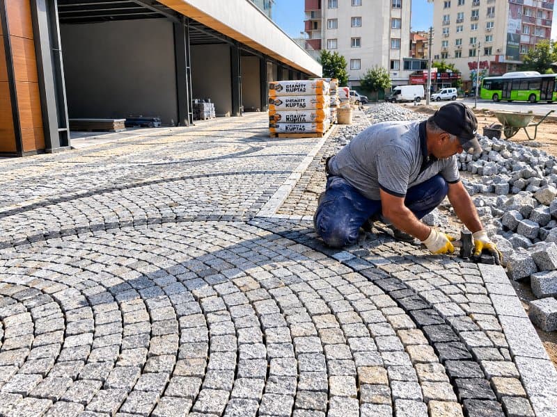 Gölcük granit küptaş uygulama ekibi Halil usta