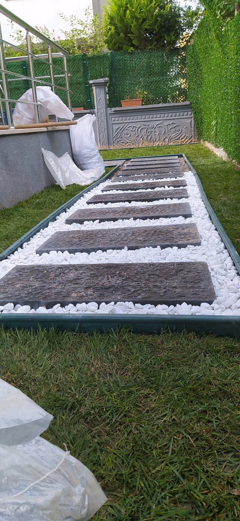 Peyzaj Mimarı Bahçe İşleri Ve Çit Hizmeti Vermekteyiz
