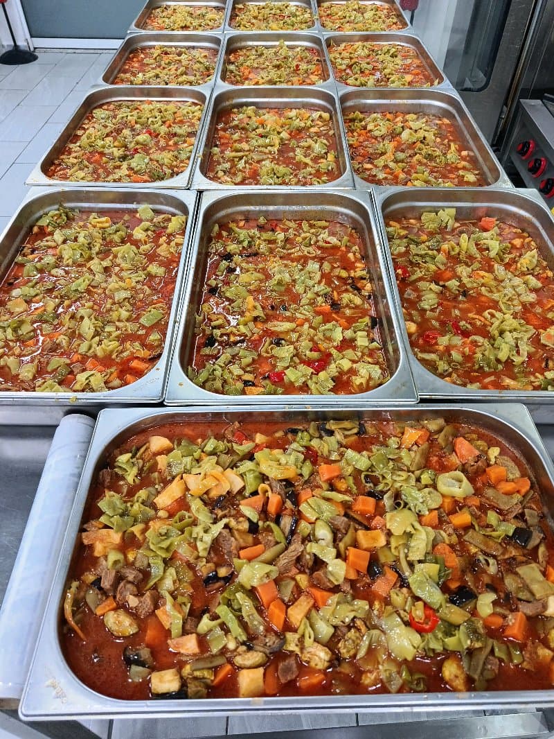 Aşçı Olarak İş Arıyorum Sulu Yemek ve Izgara Yapıyorum